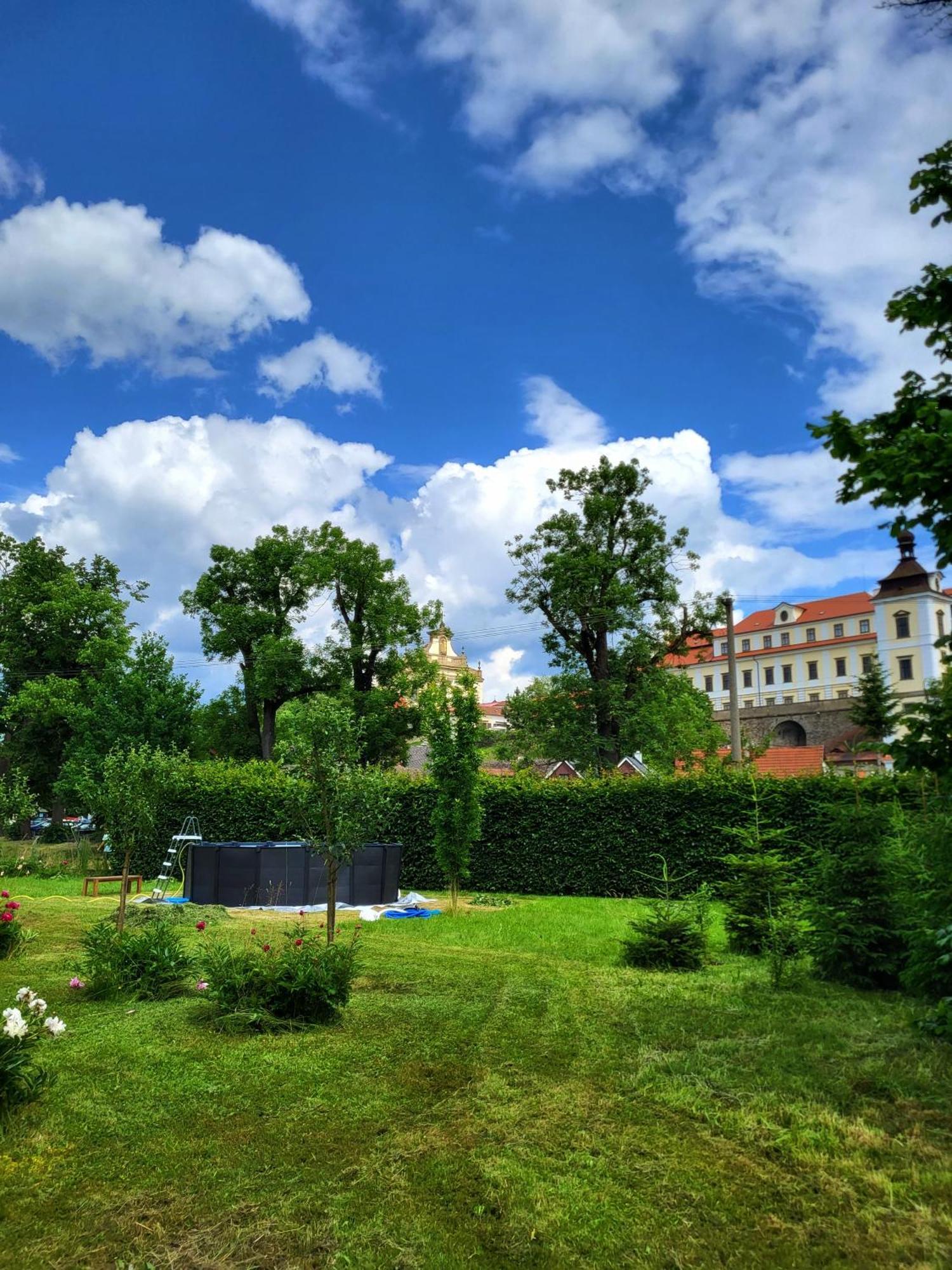 Apartman V Podzamci Рихнов-над-Кнежноу Экстерьер фото