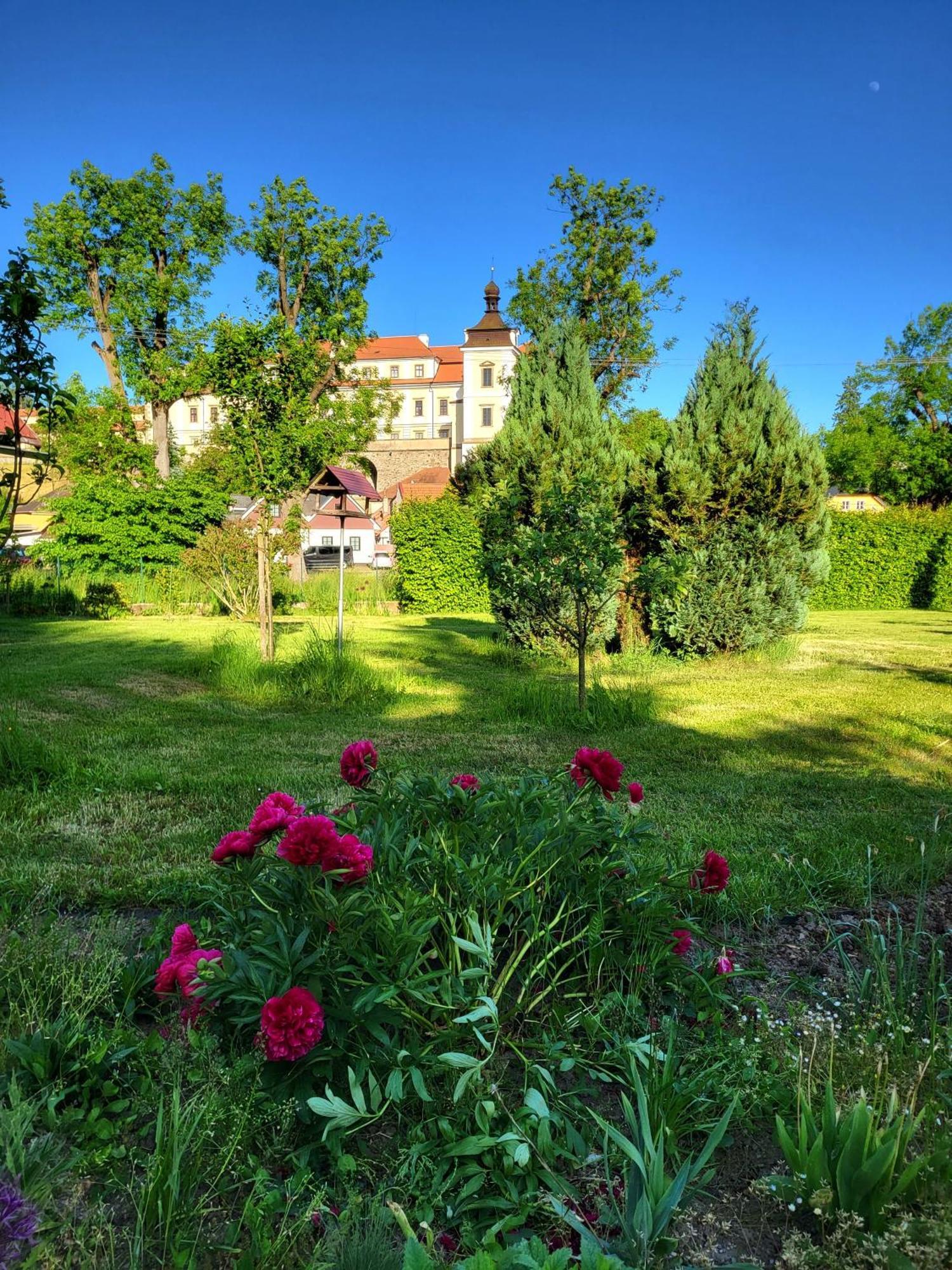 Apartman V Podzamci Рихнов-над-Кнежноу Экстерьер фото