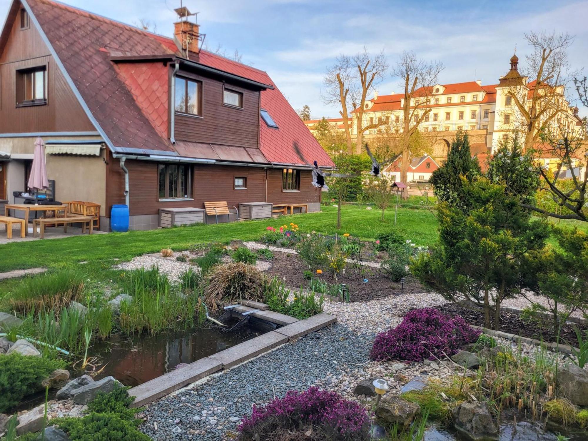 Apartman V Podzamci Рихнов-над-Кнежноу Экстерьер фото